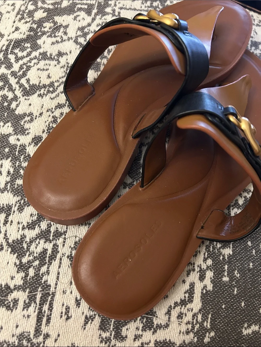AEROSOLES Two-Tone brown& Black Leather Slide Sandals with Gold Chain size 10.